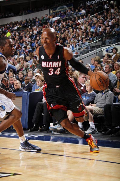 都在追逐自 都在追逐自