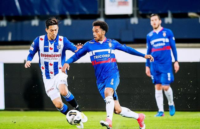 在中场控制 在中场控制